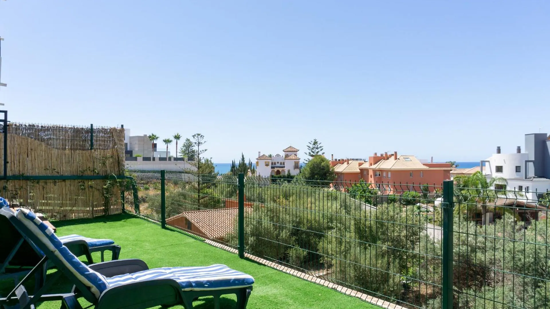 Soleado Apartamento Con Terraza Torre de Benagalbon