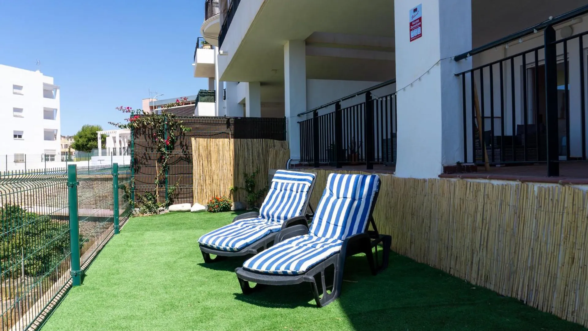Soleado Apartamento Con Terraza Torre de Benagalbon